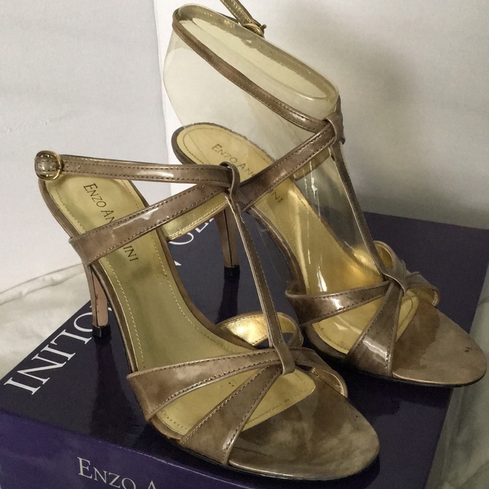** Good cond Enzo Angiolini Grey Patent Sandals